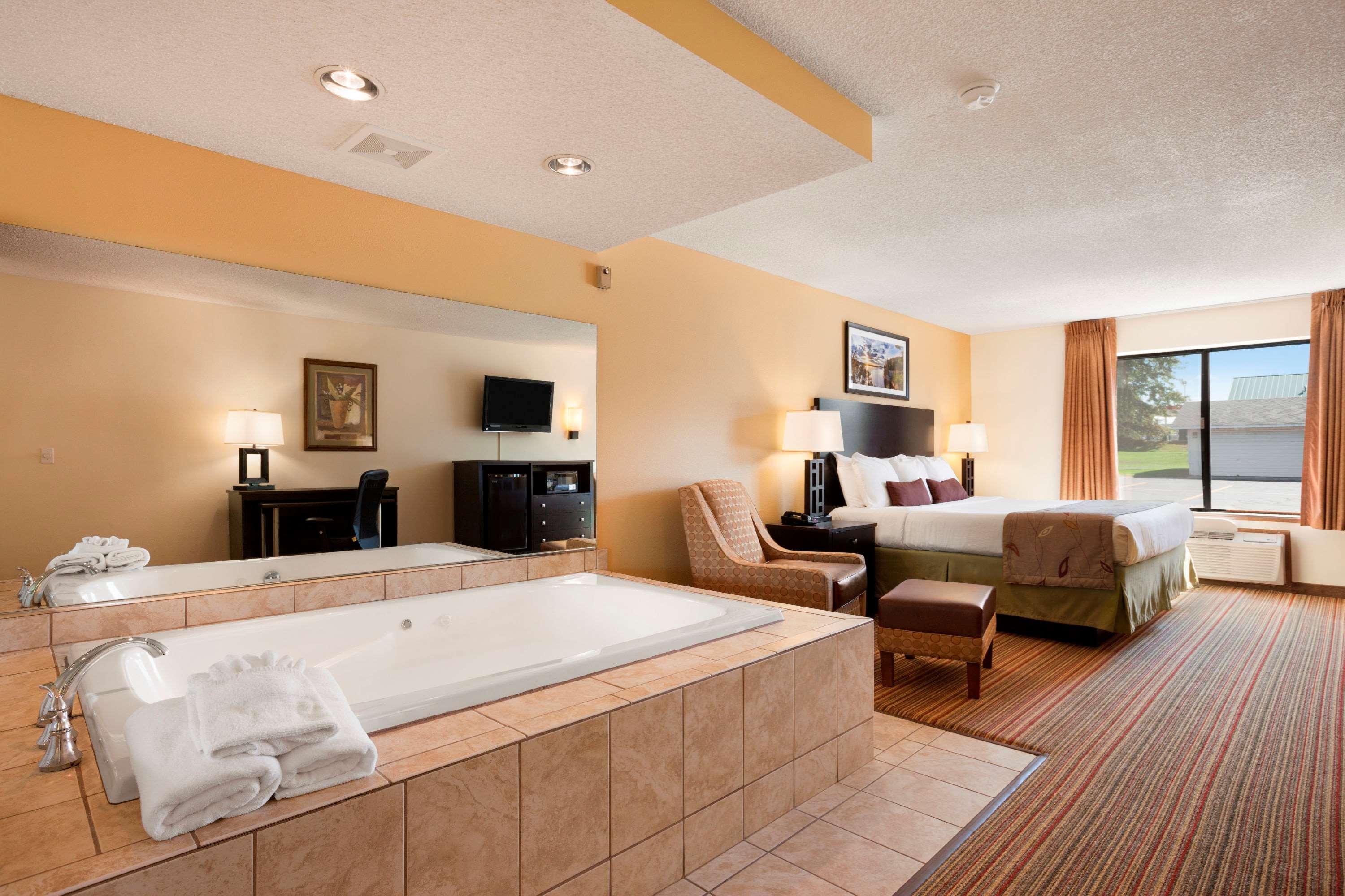 Hotel Ramada By Wyndham Wisconsin Dells I-90 Exterior foto