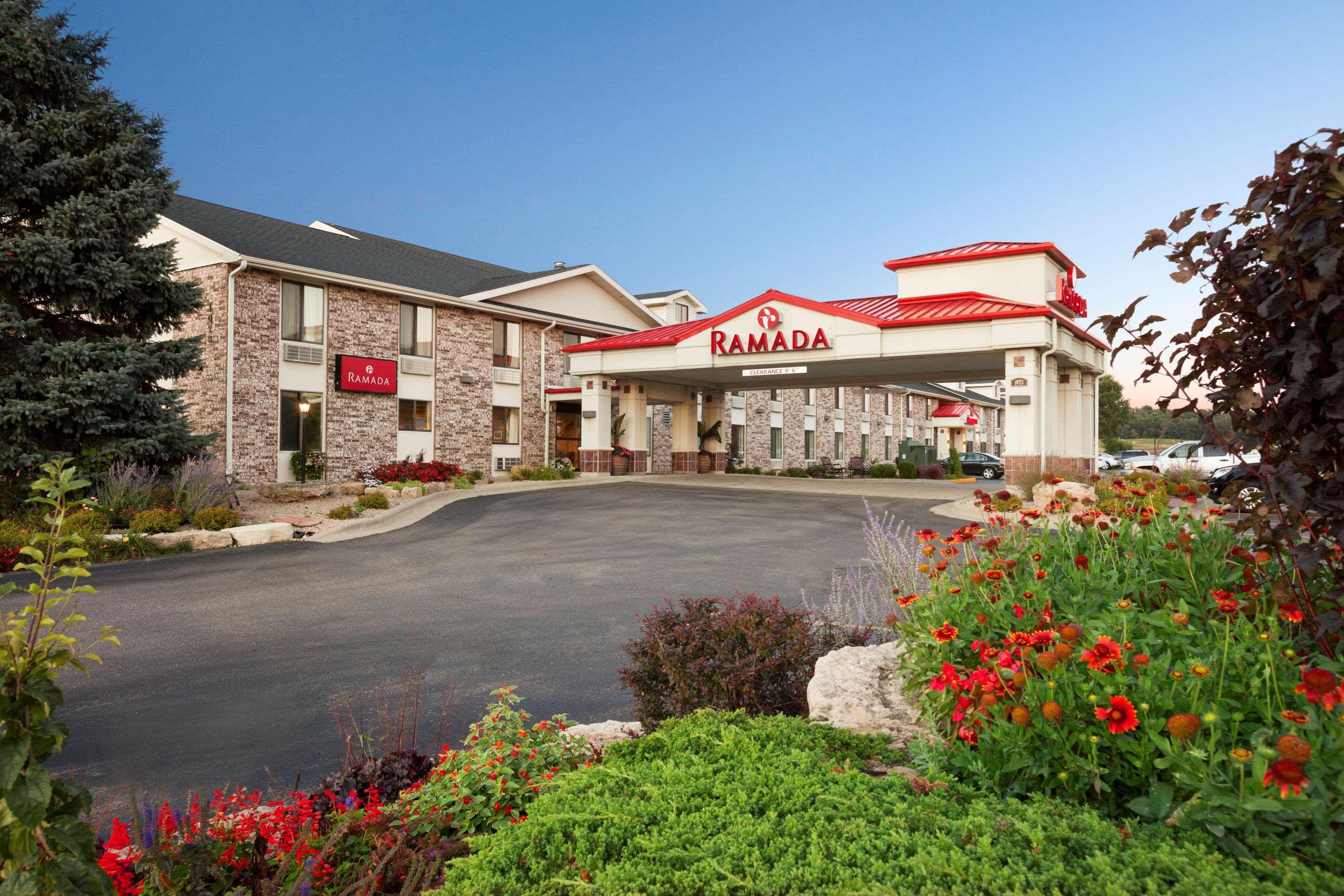 Hotel Ramada By Wyndham Wisconsin Dells I-90 Exterior foto