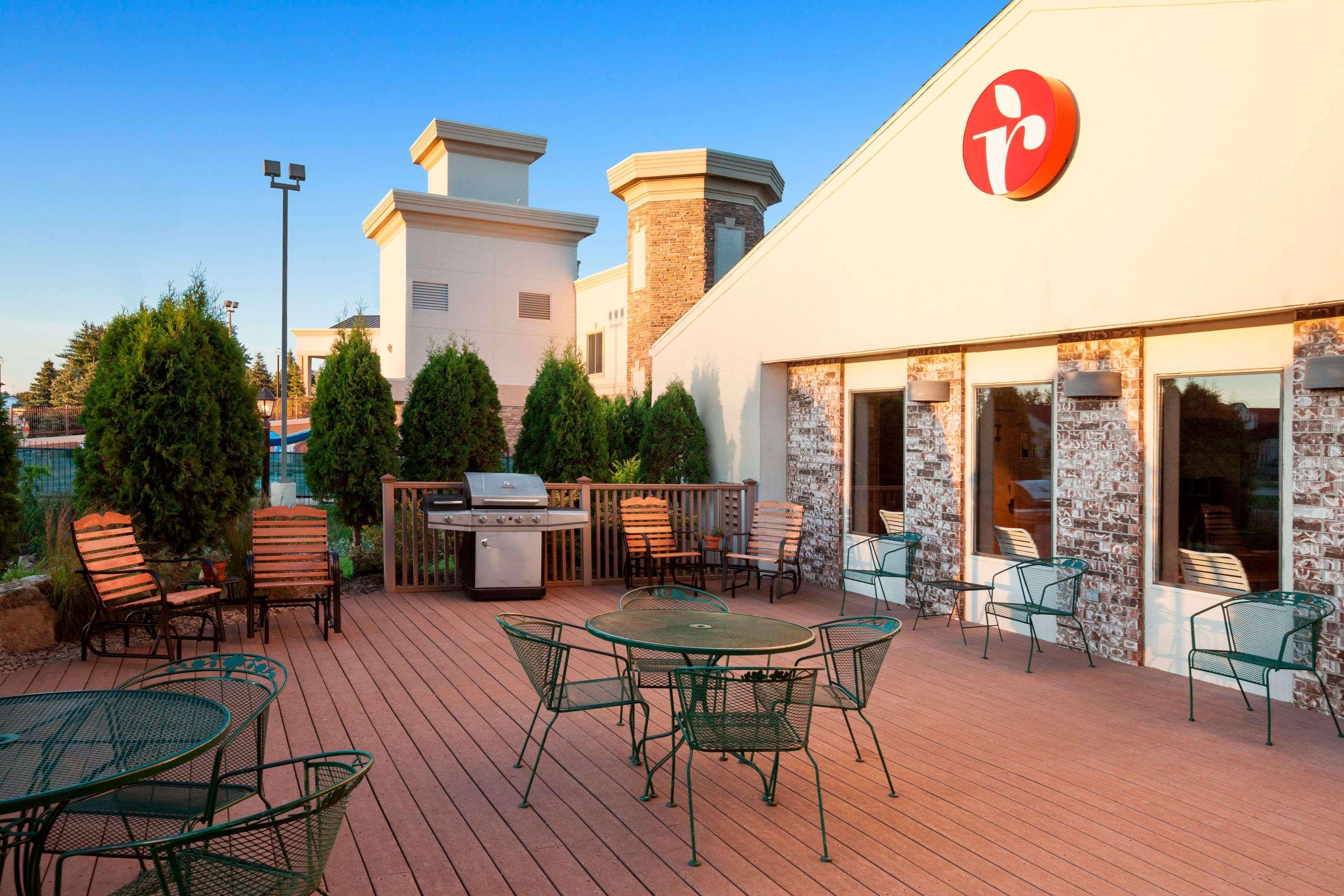 Hotel Ramada By Wyndham Wisconsin Dells I-90 Exterior foto