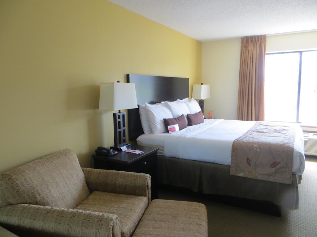 Hotel Ramada By Wyndham Wisconsin Dells I-90 Exterior foto