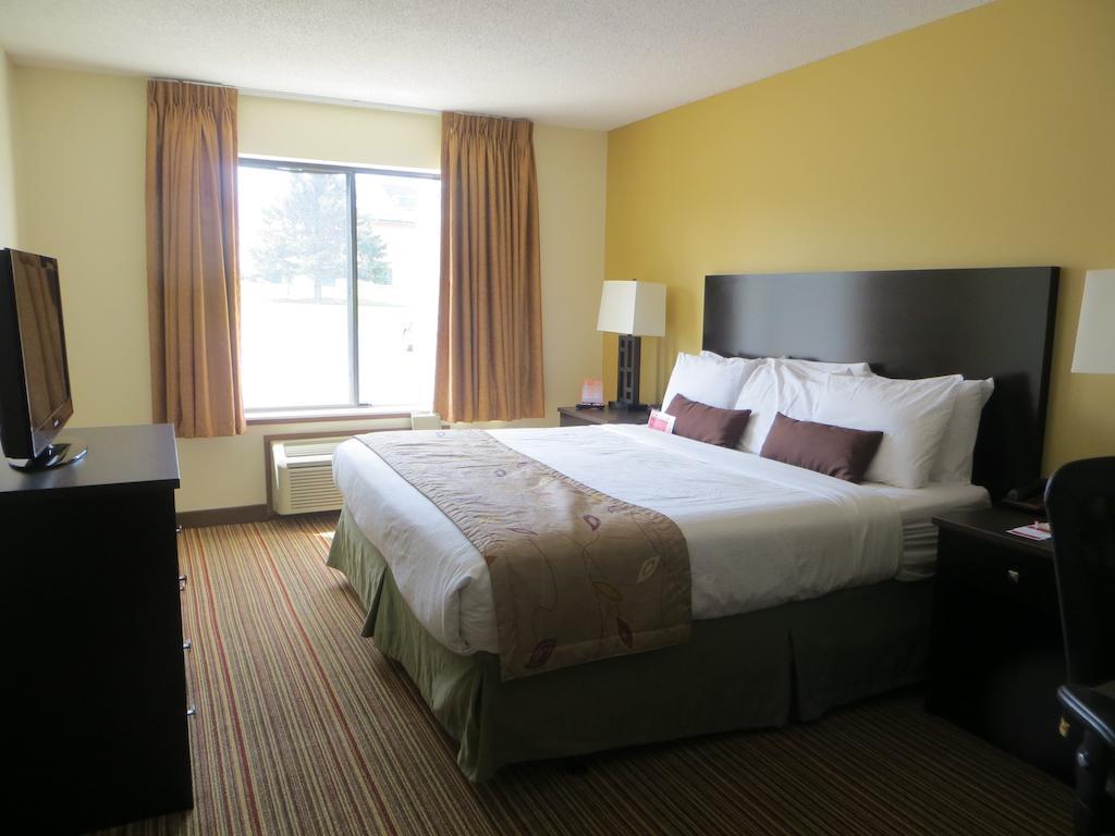 Hotel Ramada By Wyndham Wisconsin Dells I-90 Exterior foto